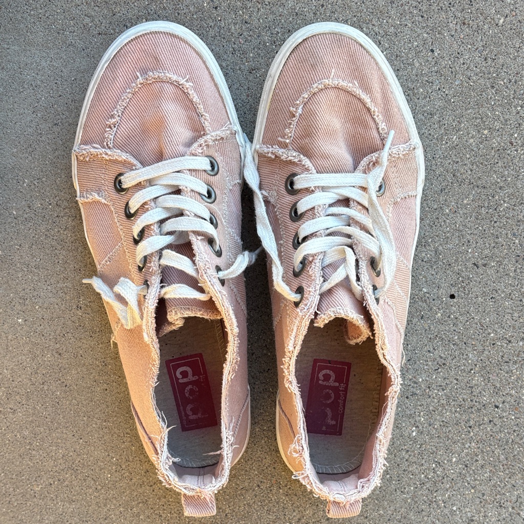 Pop Fit Light Pink Distressed Sneakers